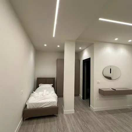 ベッド・アンド・ブレックファスト Gramozi Kaninë